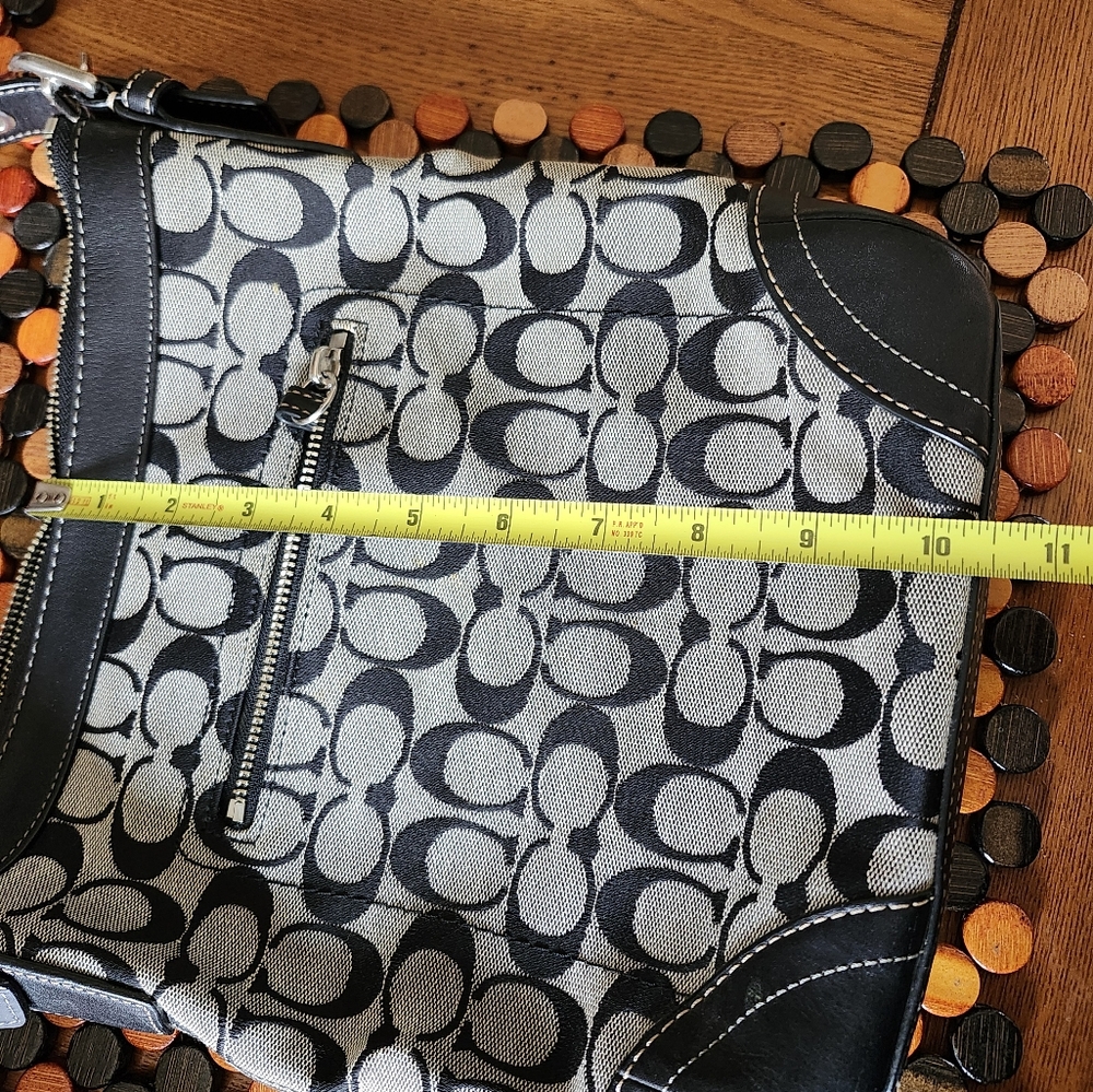 Gorgeous Coach Black and White Signature Medium Crossbody Bag - Picture 8 of 9